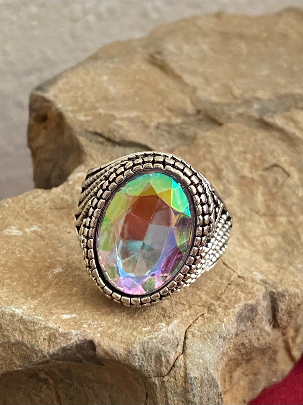 5/$10❤️❤️❤️NEW Silver Tone Zinc Alloy Faceted Iridescent Acrylic Cabochon Ring